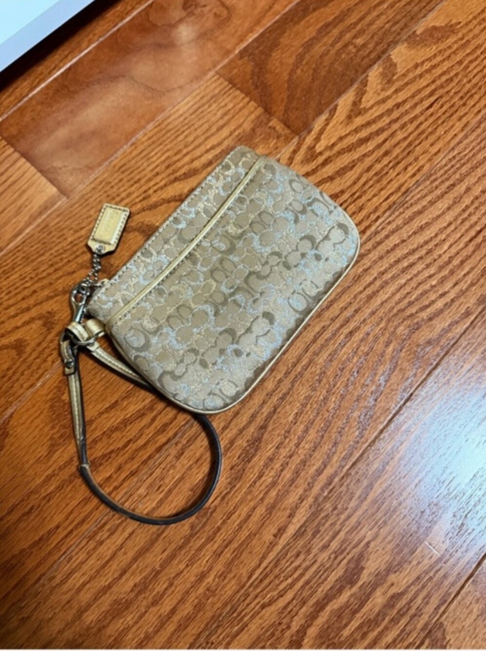 Coach NWOT Metallic Gold and Champagne Signature Wristlet NEOT